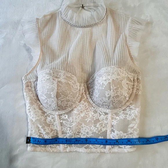 Victoria's Secret Cream Lace Top - Picture 6 of 12